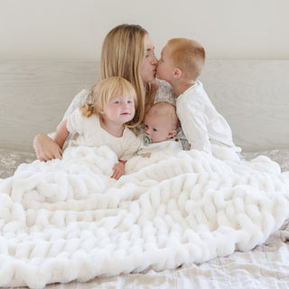 DOUBLE RUCHED FAUX FUR XL THROW BLANKETS